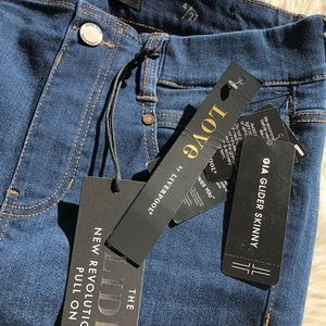 NWT- Liverpool “Gia Skinny Glider” size 4/27